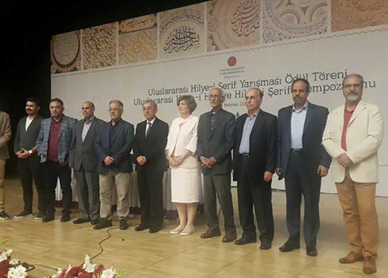 خوشنویس ایرانی جایزهاش را از رئیسجمهور ترکیه گرفت