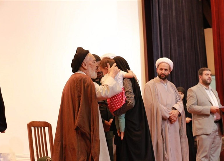 مراسم تجلیل از مادران و همسران شهدای مدافع حرم+عکس