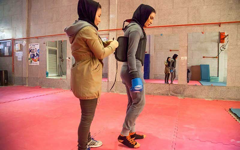 ورزش بانوان عکس ورزش بانوان خانواده سوسن رشیدی بیوگرافی سوسن رشیدی بوکسورهای زن بوکس زنان ایران