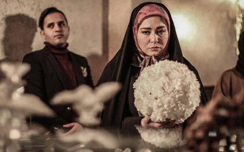 «بر سر دوراهی»