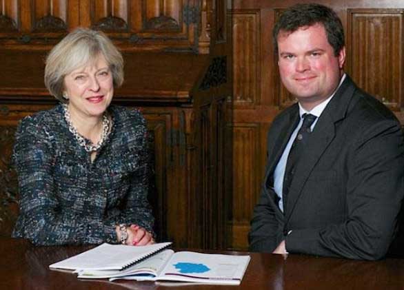 سیاستمداری که 28 سال از زنش کوچکتر است