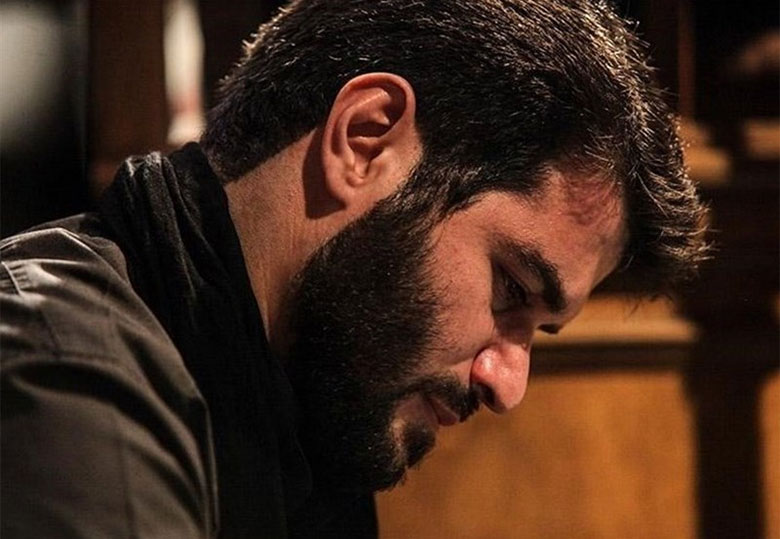 سخنان یک مداح با رئیسجمهور منتخب: «بر همان عهد که با ملت خود بستی باش»