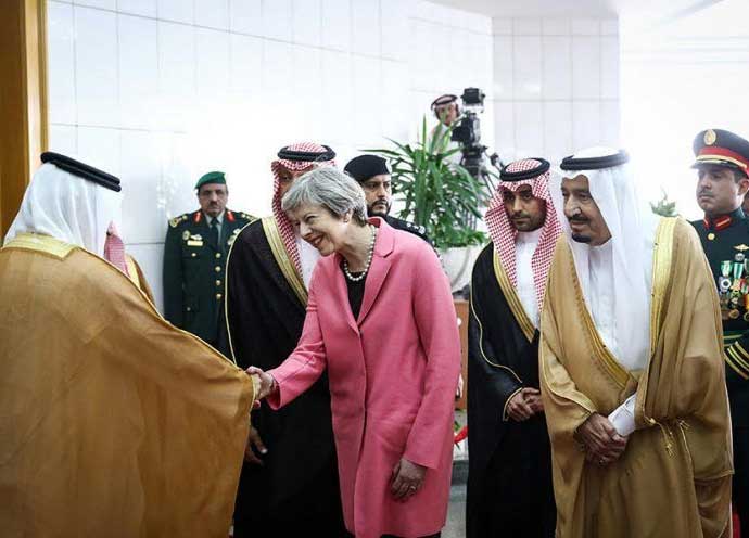 آیا بانوی اول آمریکا روسری سر می کند؟