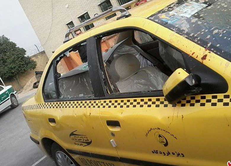 دلواپسان تاکنون به کدامیک از مقامات حمله کرده اند؟ / از اهانت به آیت الله هاشمی در روز قدس تا حمله با مهر و کفش به لاریجانی و پرتاب بطری به ناطق نوری+تصاویر