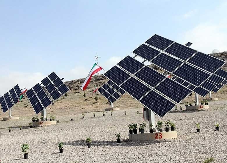 نخستین نیروگاه خورشیدی ۱۰۰ درصد بومی در آباده