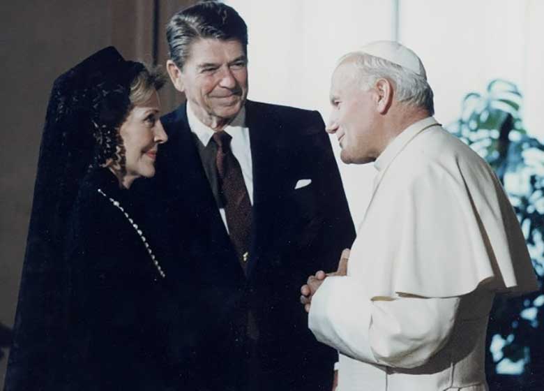 حجاب اجباری در قلب اروپا، حتی برای همسر رئیسجمهور +سند