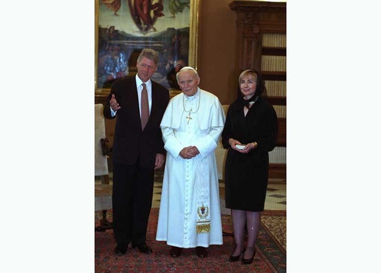 حجاب اجباری در قلب اروپا، حتی برای همسر رئیسجمهور +سند