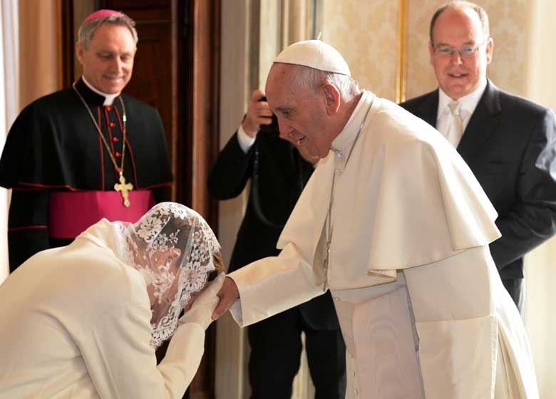 حجاب اجباری در قلب اروپا، حتی برای همسر رئیسجمهور +سند