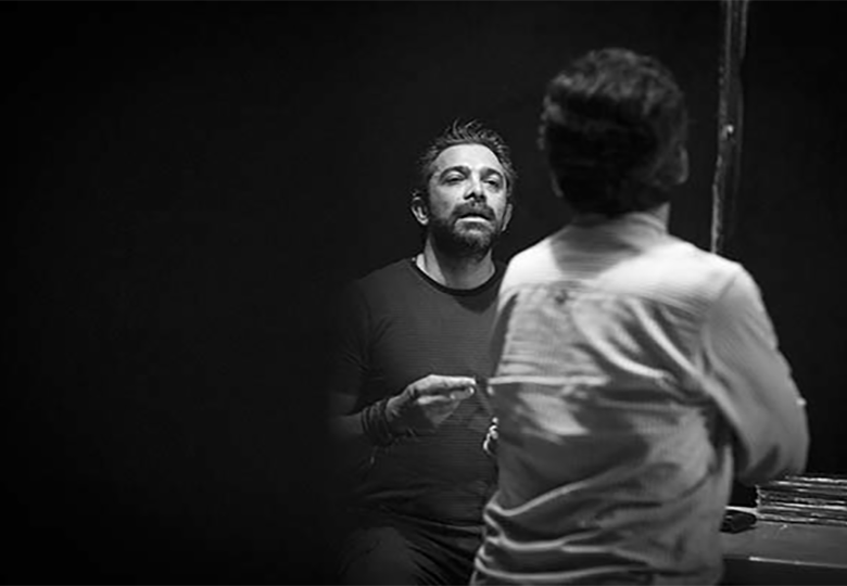 «نوای اسرارآمیز» به گوش میرسد