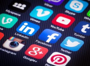 social-media-icons-on-smartphone