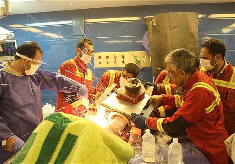 عملیات ۵ساعته برای رهاسازی دست از داخل چرخگوشت