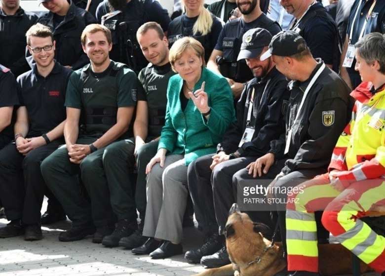 تشکر آنگلا مرکل از یک سگ