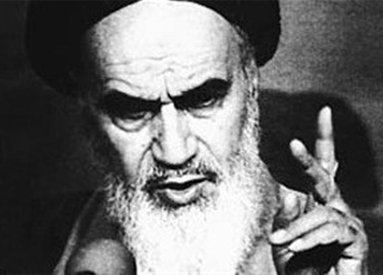 نفی هرگونه سلطهپذیری در عرصه سیاست خارجی از ویژگی سیاست خارجی امام خمینی است