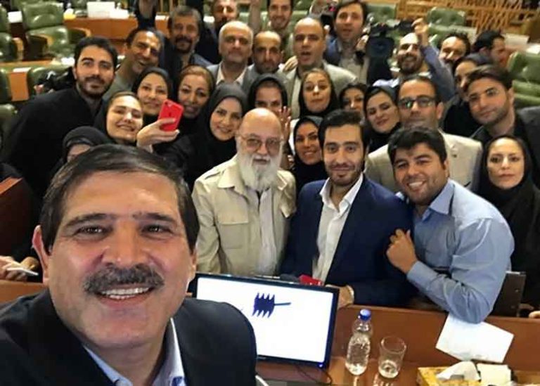 آخرین سلفی عباس جدیدی در شورای شهر تهران!/عکس