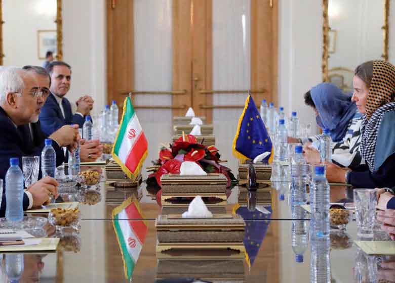 مراسم تحلیف روحانی و صف آرایی اروپا در برابر آمریکا