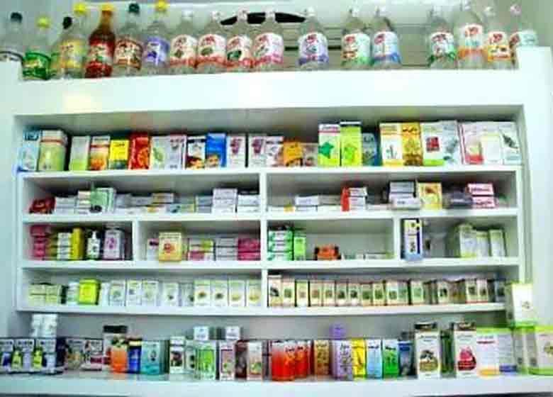 با فعالیت داروخانههای گیاهی مخالفیم