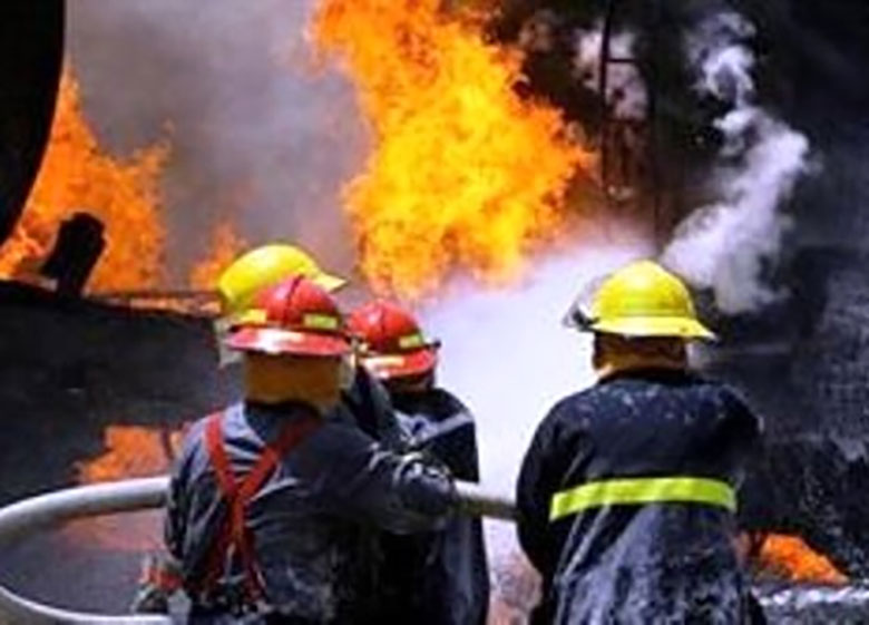 وقوع آتشسوزی گسترده در کارخانه تام فیلتر عباسآباد/ تلاش نیروها برای اطفای حریق