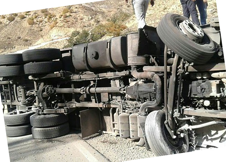 واژگونی کامیون ترافیک چند کیلومتری رقم زد
