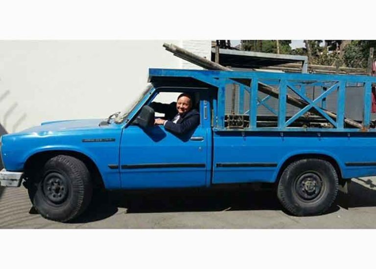 سفیرآلمان سوار بر نیسان آبی