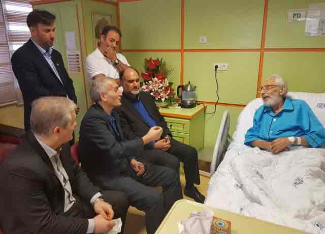 بازیگر معروف روی تخت بیمارستان/عکس