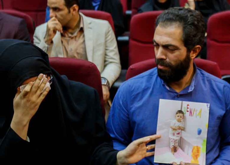 مواجهه پدر و مادر بنیتا با متهمان به قتل فرزندشان + تصاویر
