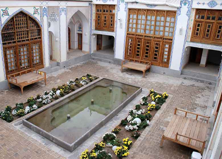 چرا حیاط در خانهها ایجاد شد؟