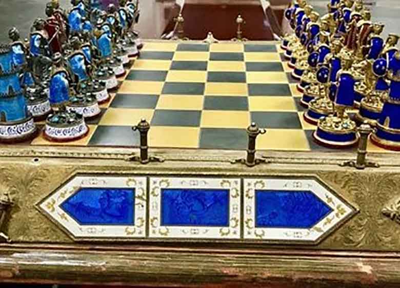 آمریکا شطرنج گرانبهای صدام را به عراق بازگرداند + عکس