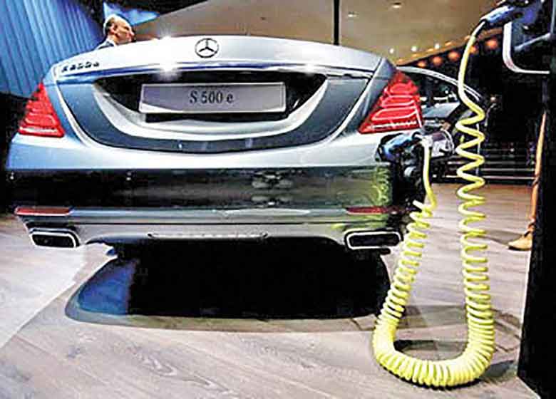 تلاش دایمر برای ساخت باتری خودرو زودشارژ