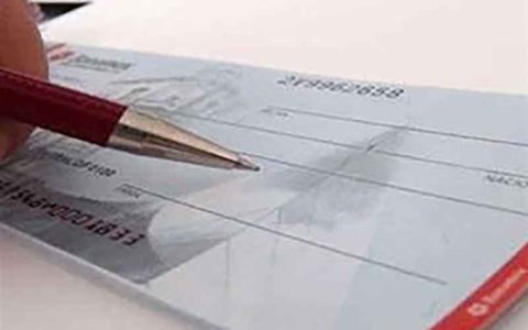 دسته چکها رنگبندی میشوند +جزئیات 1 دسته چکها رنگبندی میشوند +جزئیات
