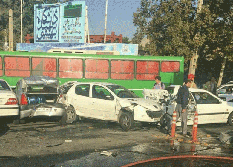 جزئیات تصادف زنجیرهای ۹ خودرو با یک خاور و موتورسیکلت در ولنجک/ ۵ نفر مصدوم شدند