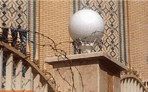 مسجدی که با سیم خاردار محاصره شده است! 1 مسجدی که با سیم خاردار محاصره شده است!