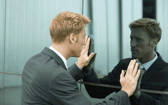 اختلال خود زشت پنداری! مهربانتر به آینه زل بزن