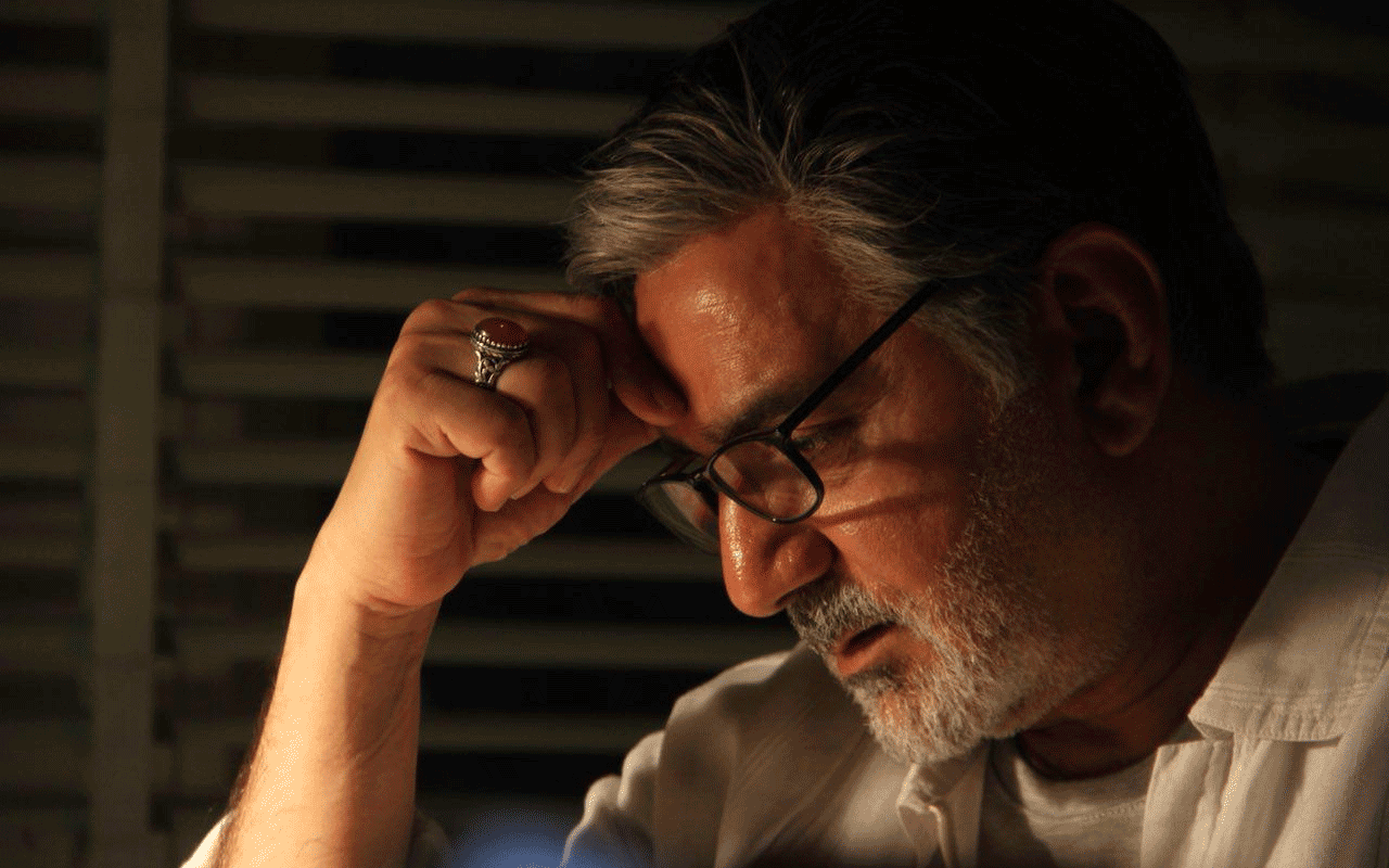 جدیدترین عکس پرویز پرستویی در "قاتل اهلی"