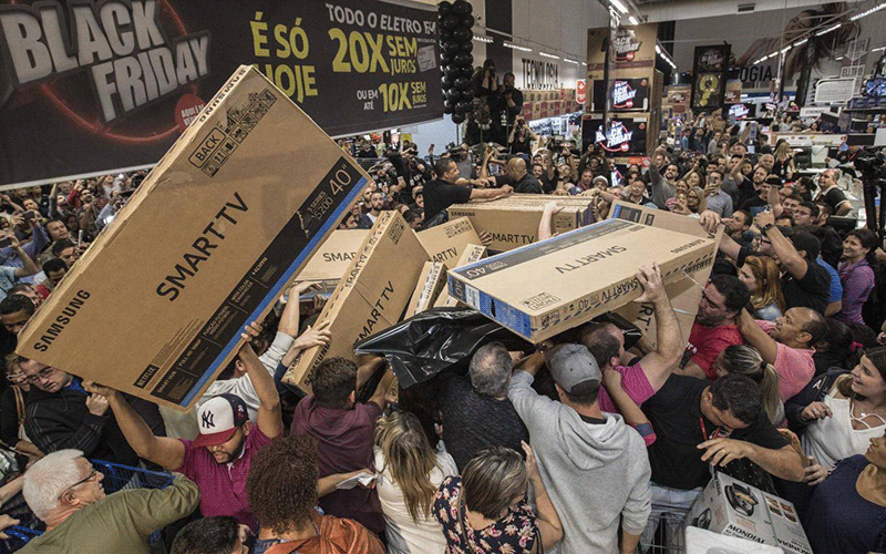 صحنه عجیبی از هجوم مردم برای خرید «جمعه سیاه» در برزیل