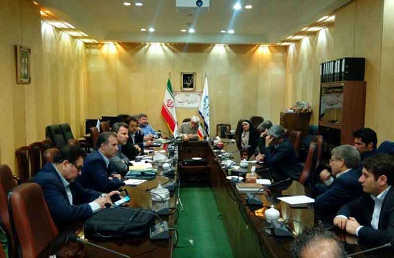 چرا فراکسیون امید زیر سوال رفته است؟ /جریان چپ درگیر «شبه اصلاحطلبان»