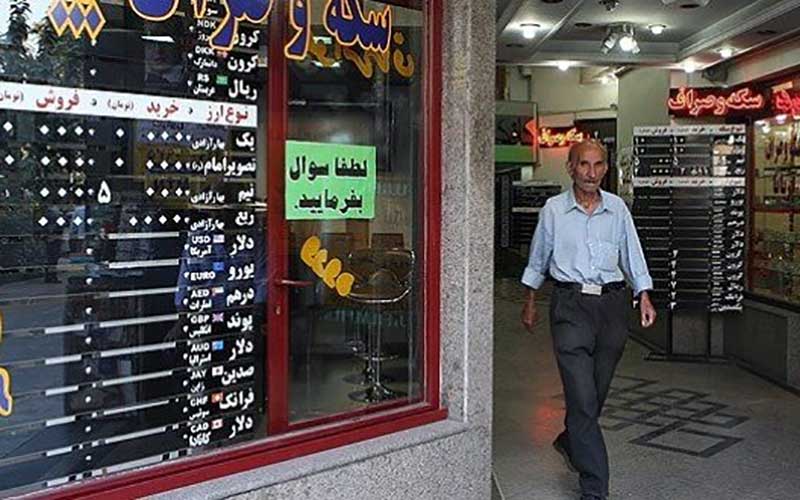 صرافیها خالی از مشتری، ویترینها پر از تماشاچی!