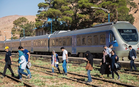 شرکت ریلی رجا:پول ندهید قطارهای حومه‌ای متوقف می‌شود