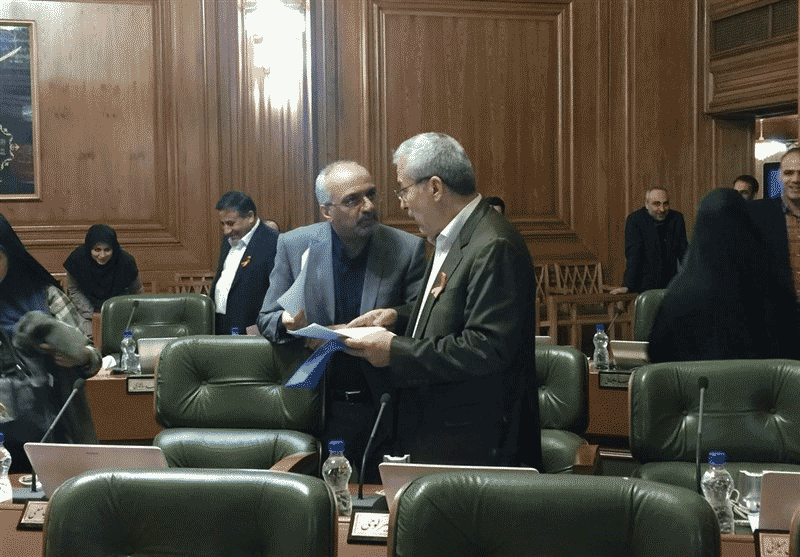 ژست «خشونت علیه زنان» با روبان اشتباهی