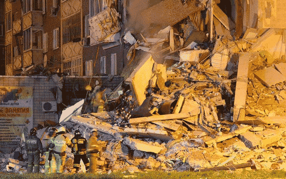 آتش سوزی مرگبار در مجتمع مسکونی در روسیه + عکس