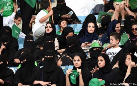 (تصاویر) روز تاریخی زنان عربستان