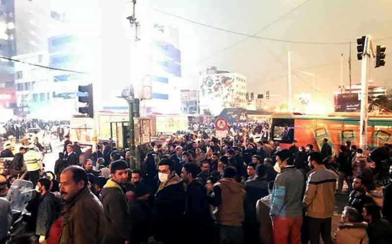 نماینده اصولگرای مجلس: نباید در صدا و سیما همه چیز را سانسور کنند/ افرادی، مسیر اعتراض مردم را منحرف کرده اند