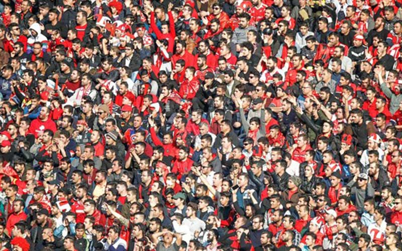 حضور پرتعداد هواداران پرسپولیس نسبت به مشکیپوشان/ خوش و بش برانکو و عنایتی در تونل