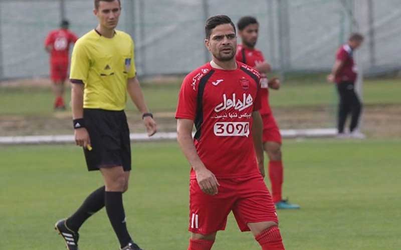 هافبک میانی تیم فوتبال پرسپولیس راهی بیمارستان شد