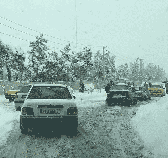کنایه "پوریا پورسرخ" به شورای شهر و شهرداری در روز برفی/تصاویر