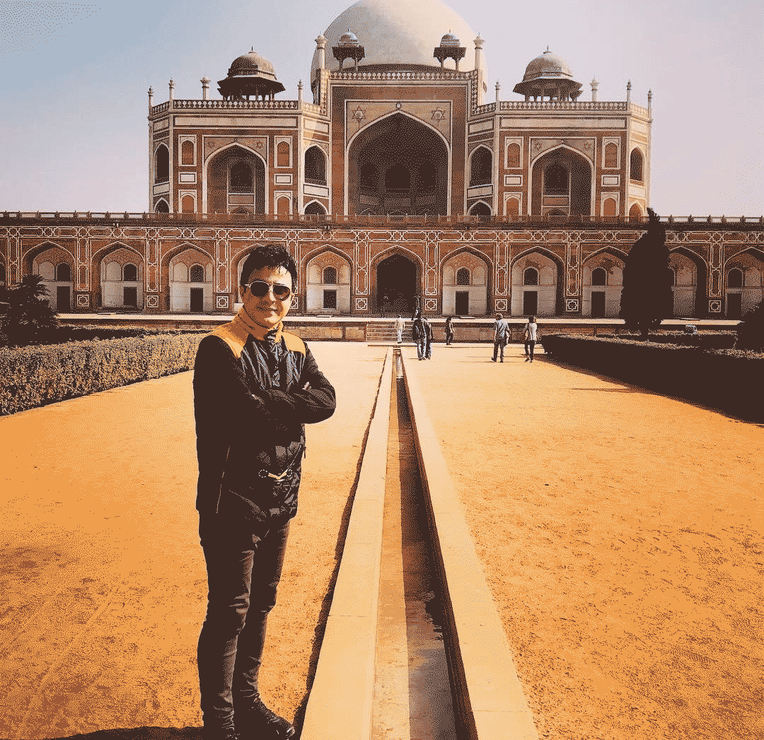 هندوستان گردی مجری مشهور و محبوب/عکس