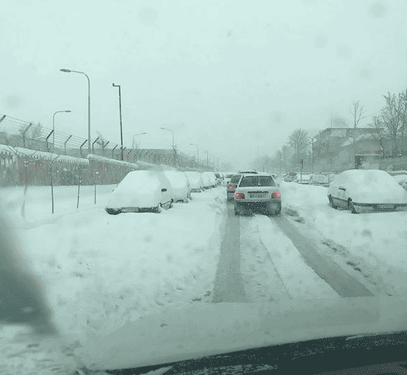 کنایه "پوریا پورسرخ" به شورای شهر و شهرداری در روز برفی/تصاویر