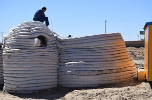 کوهبنان در سال جدید؛ آوار برداری به جای خانه تکانی