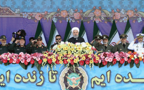 حسن روحانی : ارتش هرگز وارد بازی های سیاسی نشده و به وصیت امام راحل به خوبی عمل کرده است