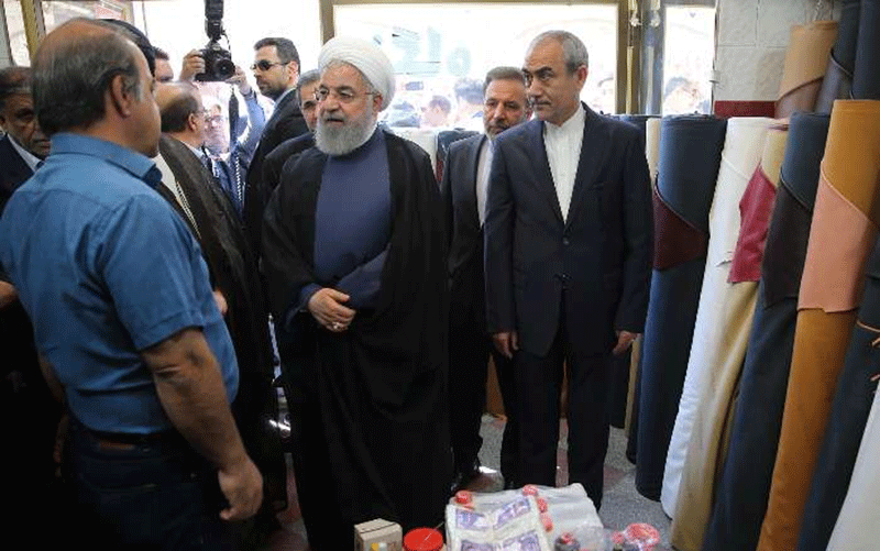 تعجب بازاری های تبریز از حضور سرزده روحانی در جمع کسبه