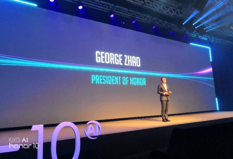 نخستین گوشی مجهز به حسگر اثر انگشت در زیر نمایشگر رونمایی شد